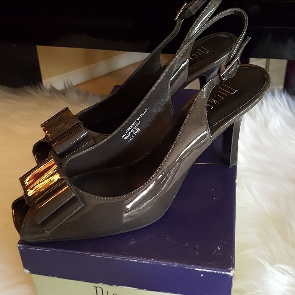 DARK GREY PATENT BOW SLINGBACKS